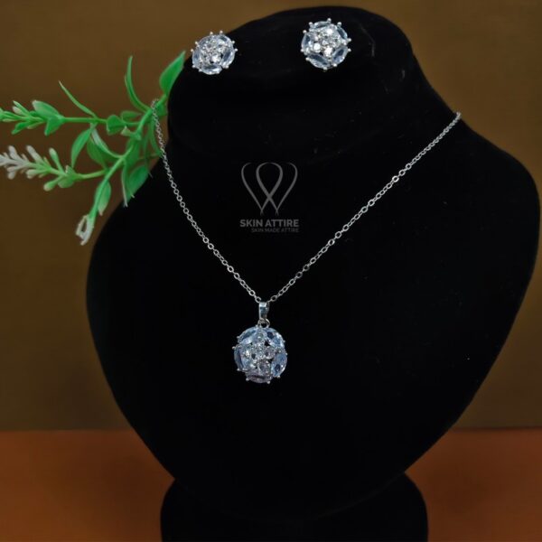 Floral Crystal Design Necklace