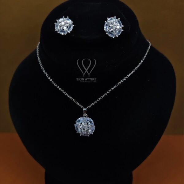 Floral Crystal Design Necklace